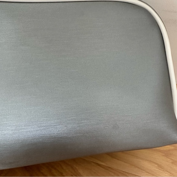 CHRISTIAN DIOR Parfums Perfume Cosmetic Makeup Bag Small Silver Gold Tone - Picture 10 of 10